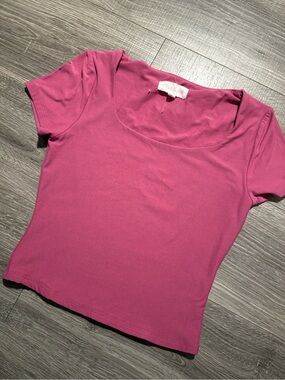 Olive & Oak Magenta Scoop Neck Short Sleeve Tee